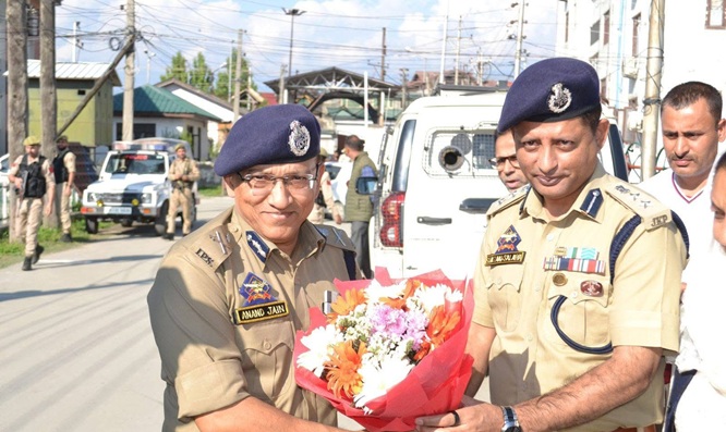 'Nasha Mukt Abhiyan: ADGP Armed inaugurates Badminton Court at Police Housing Colony Srinagar'